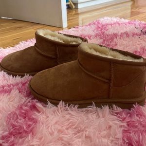 brand new never worn ugg  ultra mini size 6